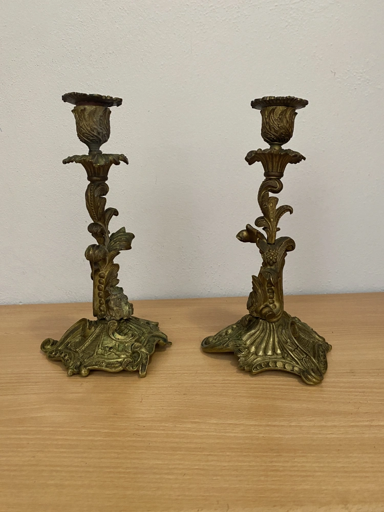 Párové bronzové svícny – historický design