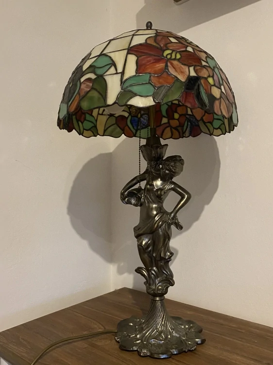 Elegantní stolní lampa “Tiffany”