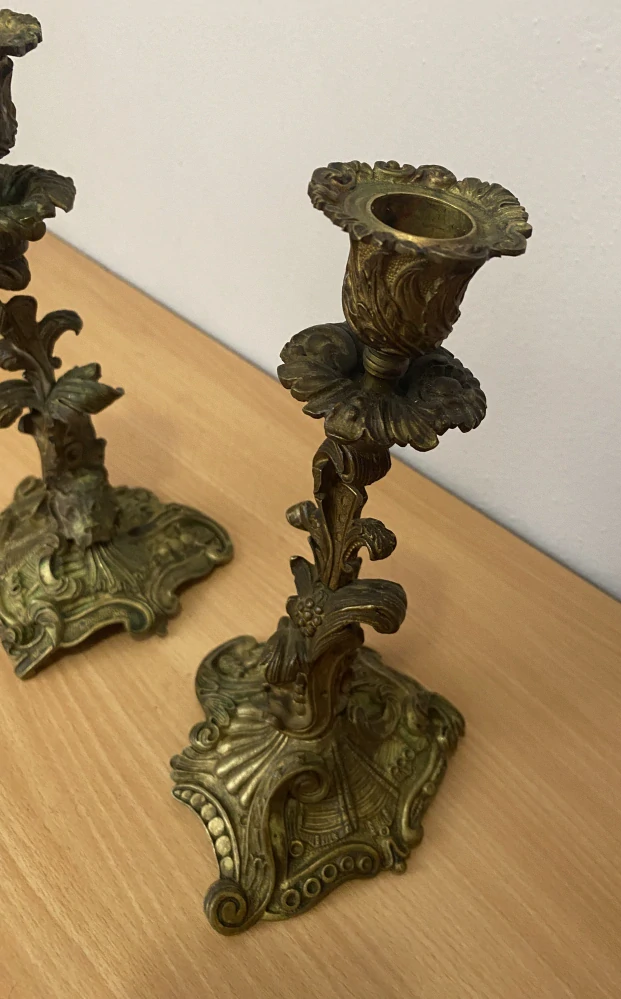 Párové bronzové svícny – historický design