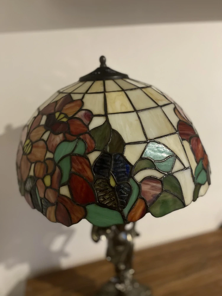 Elegantní stolní lampa “Tiffany”