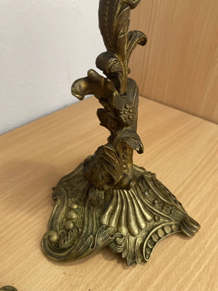 Párové bronzové svícny – historický design