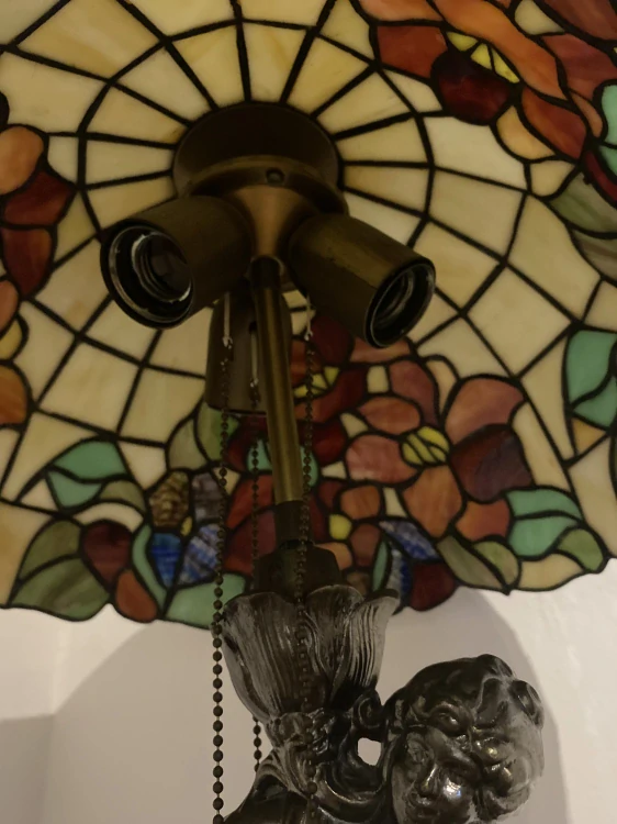 Elegantní stolní lampa “Tiffany”