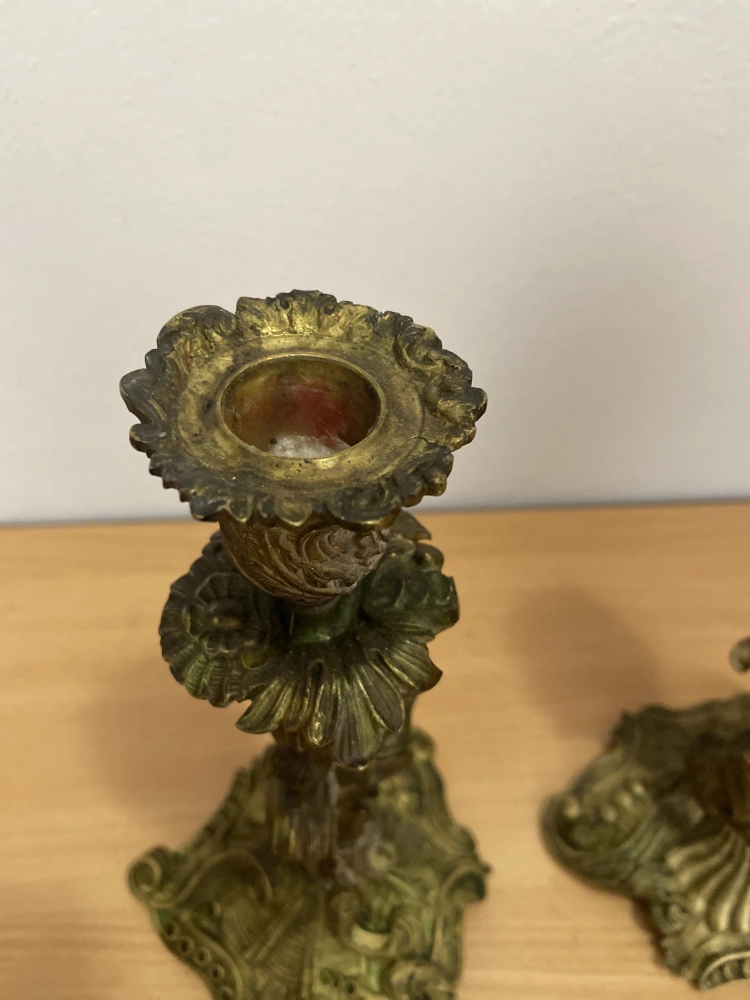 Párové bronzové svícny – historický design